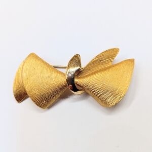 La Roche Paris Vintage Brooch Bow